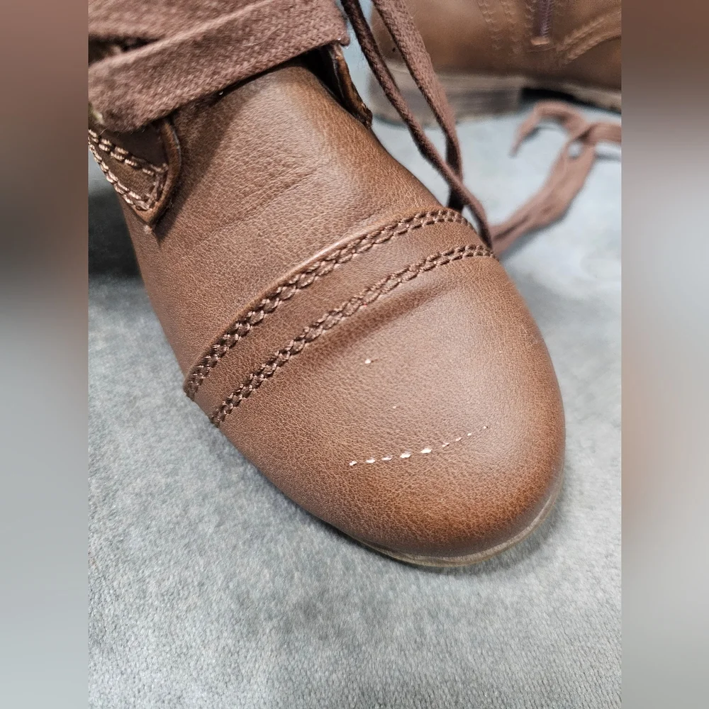 Boots - Picture 10 of 11